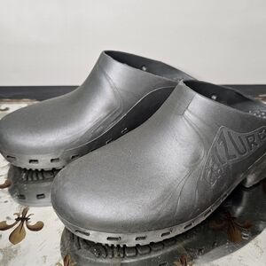 Calure Gray Women's Clogs